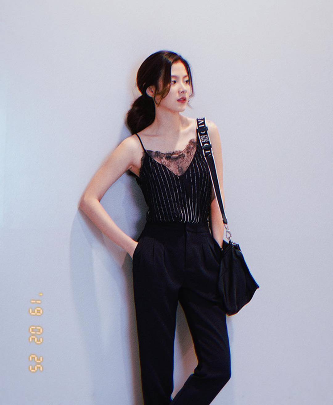 Mỹ nhân ‘Chiếc lá cuốn bay’ nổi bật với váy áo trễ ngực khoe body sexy-11