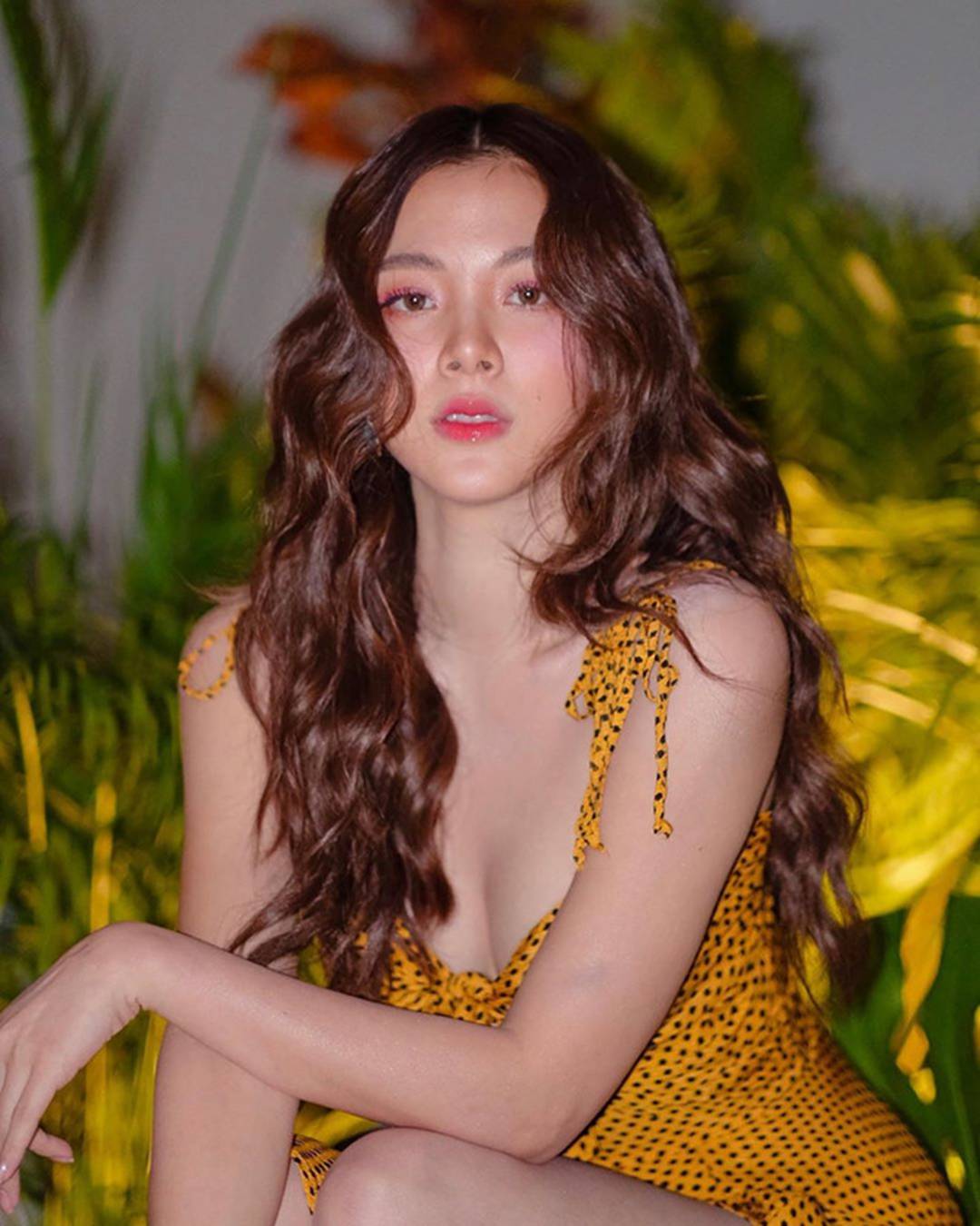 Mỹ nhân ‘Chiếc lá cuốn bay’ nổi bật với váy áo trễ ngực khoe body sexy-6