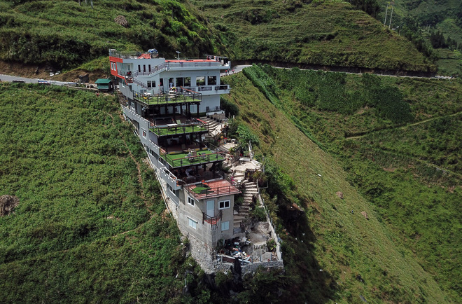 Bà chủ tòa gai bê tông xây trái phép trên đèo Mã Pì Lèng: Nếu bị thu hồi sẽ cho mìn nổ tung”-1