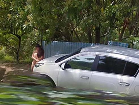 Tìm cảm giác lạ, cặp đôi mạo hiểm mây mưa khi đang lái xe khiến người đi đường hoảng hốt-2