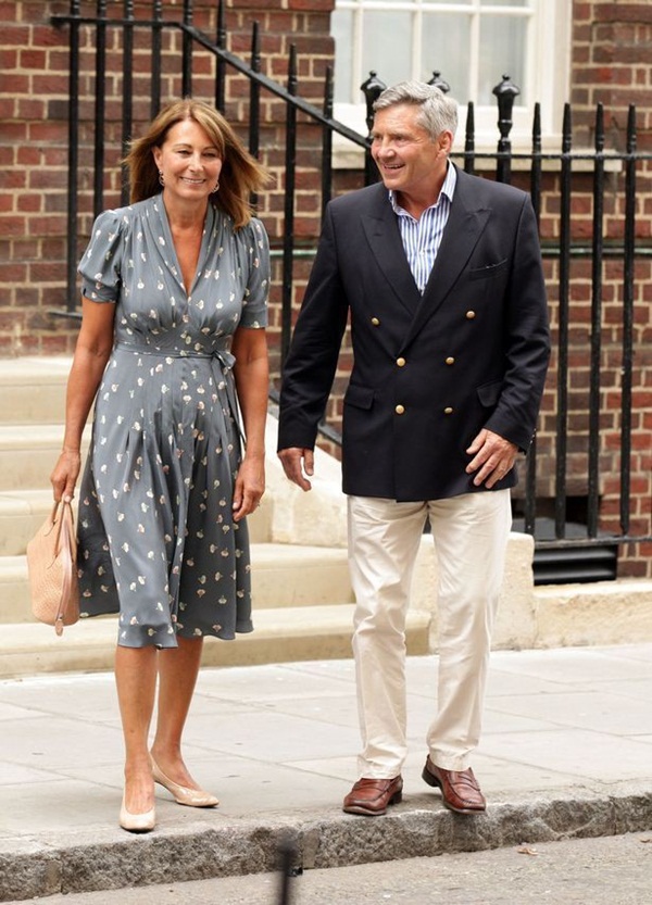 Công nương Kate đau đầu với vụ lùm xùm mới của gia đình vì cha mẹ đẻ kiếm tiền từ con trai của Meghan Markle-3