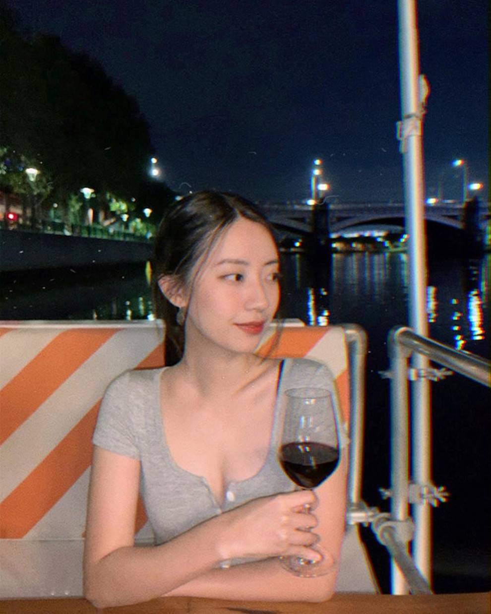 Nhan sắc nóng bỏng của bạn gái Rocker Nguyễn-2