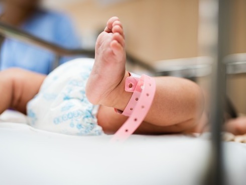 Bé gái 7 tuổi dậy thì sớm do thói quen hàng triệu gia đình vẫn làm mỗi đêm-2