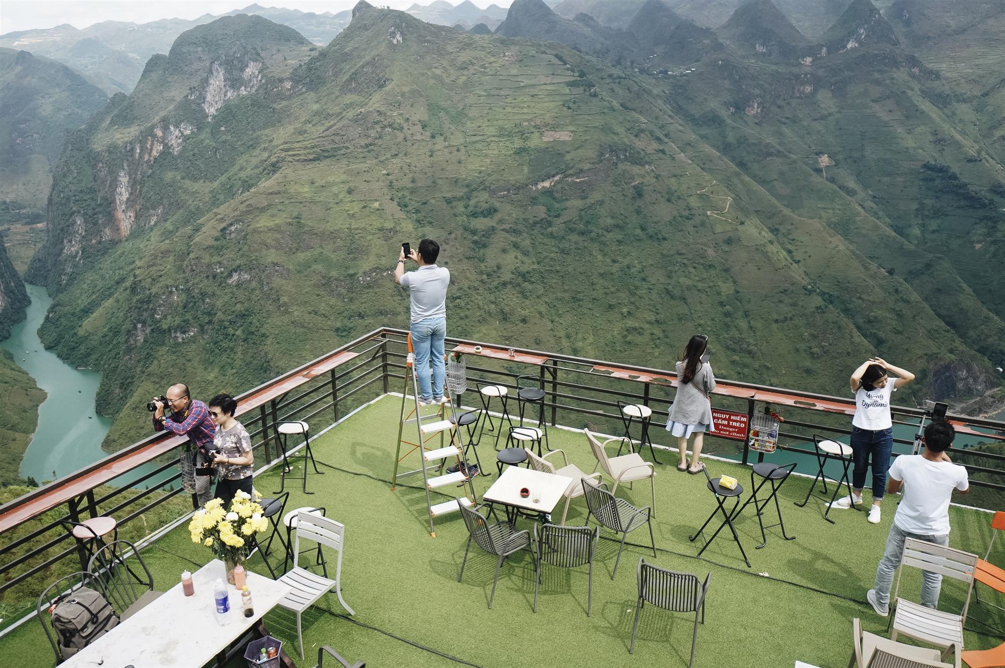 Vụ tòa gai bê tông trên đèo Mã Pì Lèng: Chưa thể nói trước được có tháo dỡ hay không-2