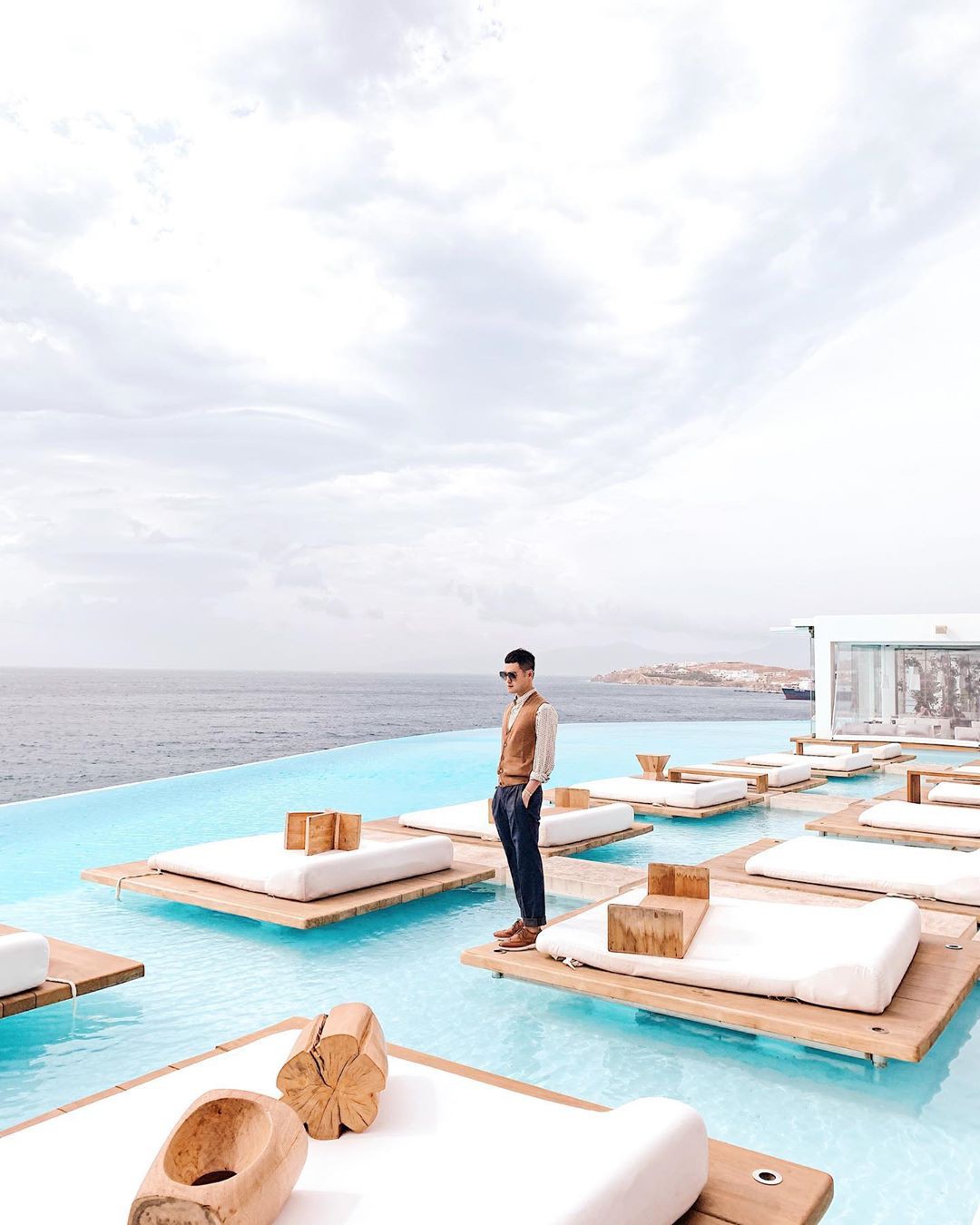 Quang Vinh bao năm bị đồn là thiếu gia Nguyễn Kim: Bỏ hào quang sân khấu để theo đuổi đam mê du lịch với những bức ảnh chất hơn nước cất-17