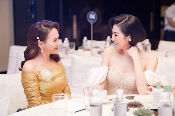 Á hậu Tú Anh diện váy trễ vai gợi cảm đốn tim fan-8