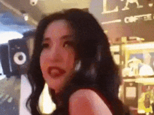 Ca sĩ Bích Phương ở tuổi 30: Giàu có, xinh đẹp nhưng bị nghi có mối quan hệ đồng giới-10