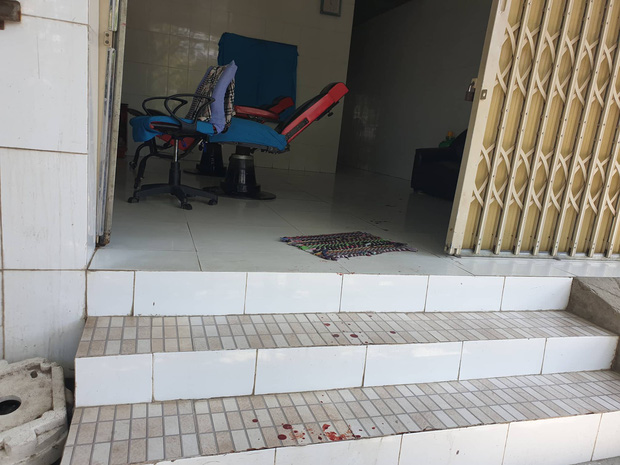 Vụ gã đàn ông quỵt tiền mua dâm, đâm 2 người phụ nữ trọng thương: Chồng bàng hoàng khi thấy vợ nằm gục trên vũng máu-5