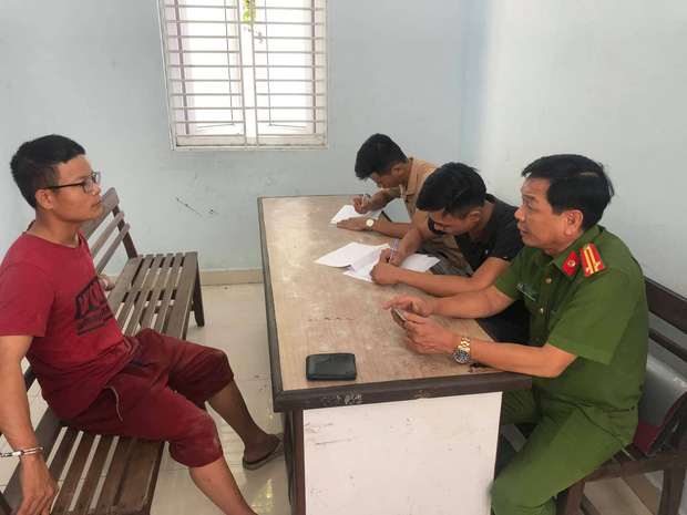 Vụ gã đàn ông quỵt tiền mua dâm, đâm 2 người phụ nữ trọng thương: Chồng bàng hoàng khi thấy vợ nằm gục trên vũng máu-7