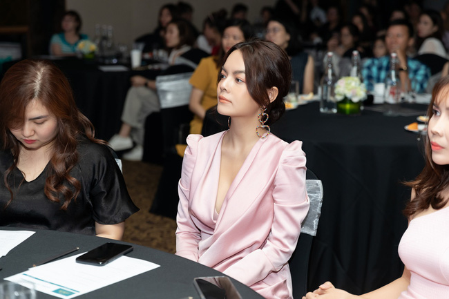 Lưu Hương Giang - Hồ Hoài Anh xuất hiện cùng nhau nhưng không đứng cạnh giữa bão tin đồn ly hôn-3