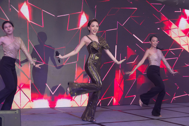 Lưu Hương Giang - Hồ Hoài Anh xuất hiện cùng nhau nhưng không đứng cạnh giữa bão tin đồn ly hôn-10