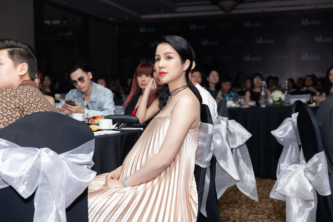 Lưu Hương Giang - Hồ Hoài Anh xuất hiện cùng nhau nhưng không đứng cạnh giữa bão tin đồn ly hôn-7