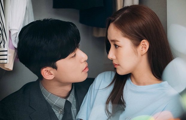 Vội vã vớ bừa anh hàng xóm để chạy bầu, tân hôn lặng người khi cúc áo vừa mở-1