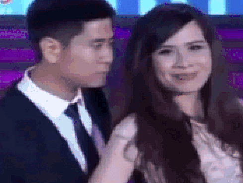 Khoảnh khắc ngọt ngào của Hồ Hoài Anh - Lưu Hương Giang trên sân khấu