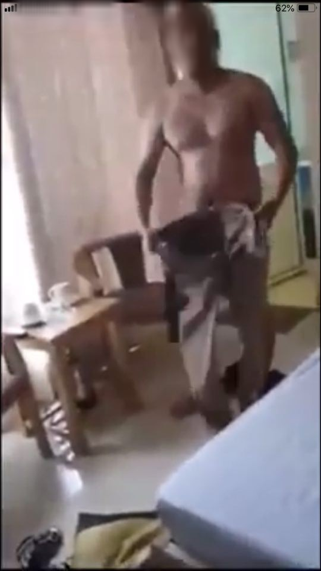 Bắt quả tang chồng cùng bồ nhí trần truồng trong nhà nghỉ, chị vợ uất ức xông vào đánh ghen-2
