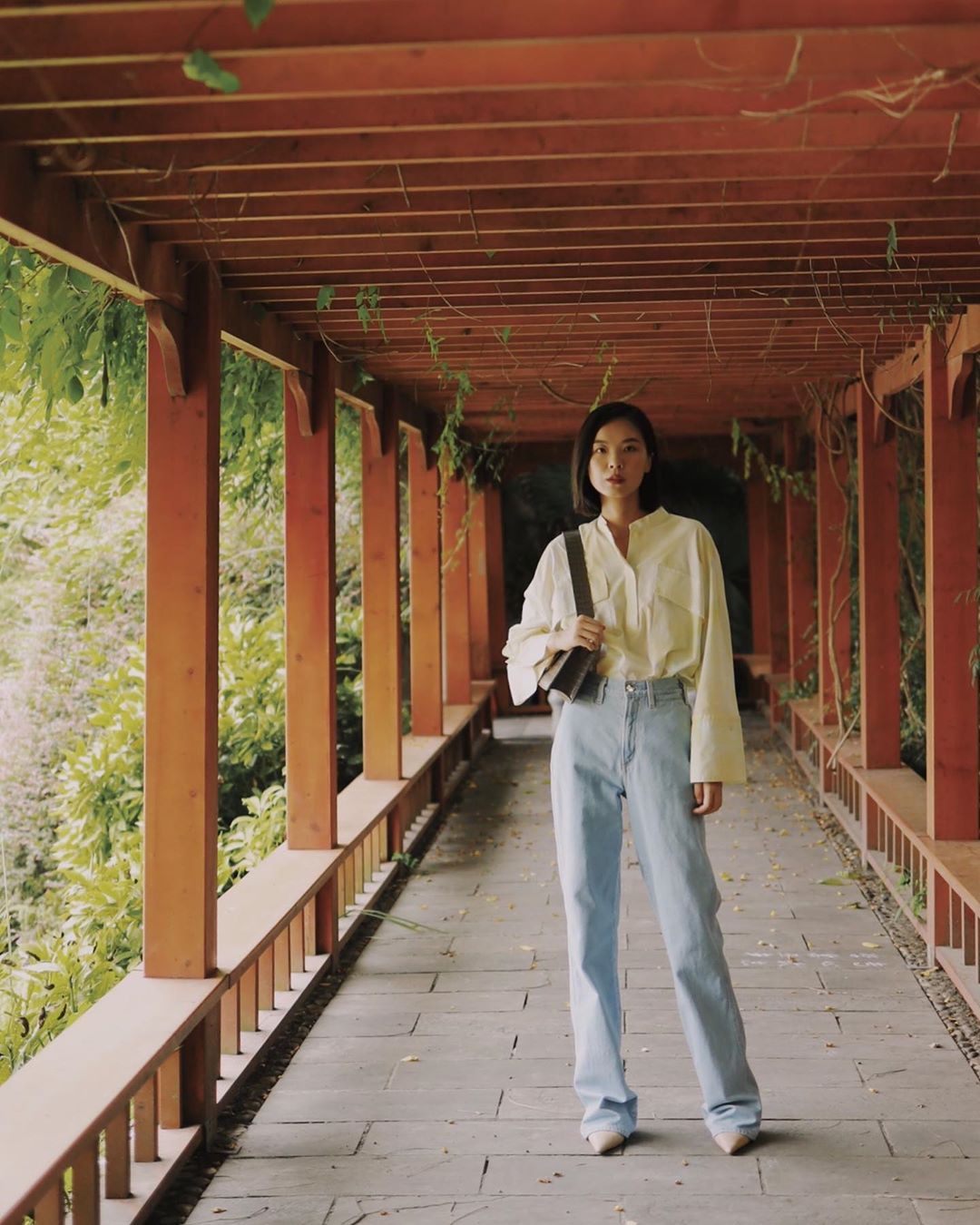 Khi bị đồng nghiệp chê mặc xấu: Nàng công sở đừng mặc kệ mà hãy cải tổ phong cách với 8 items sau đây-4