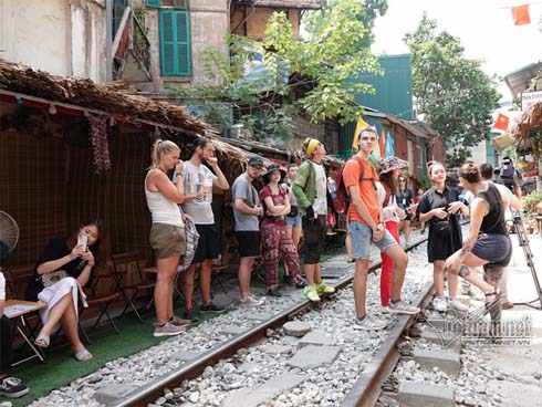 Những tiết lộ kỳ lạ về quán karaoke nơi 13 nữ nhân viên bị ép phục vụ ở Vĩnh Phúc-4