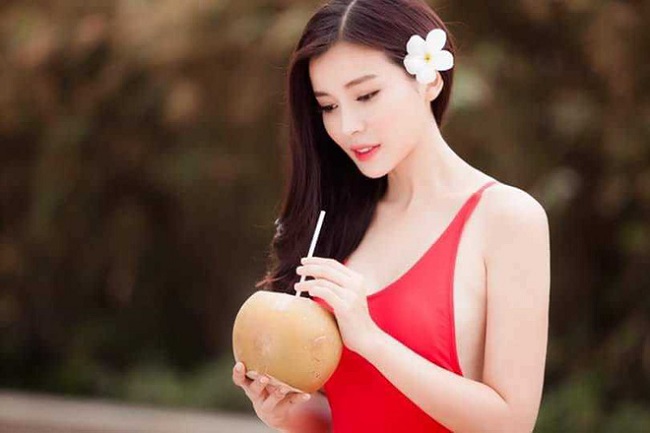 Nhan sắc nóng bỏng của 2 mỹ nhân cưỡng bức đàn ông gây sốt màn ảnh-2