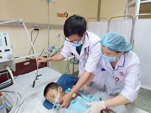 Thoáng đau đầu, bé 8 tuổi hôn mê nguy kịch ngay giữa lớp học