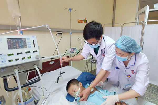 Thoáng đau đầu, bé 8 tuổi hôn mê nguy kịch ngay giữa lớp học-1