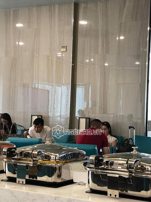 Chưa rõ ly hôn tái hợp thế nào, Lưu Hương Giang – Hồ Hoài Anh lại ngồi cách xa và lạnh lùng tại sân bay-1