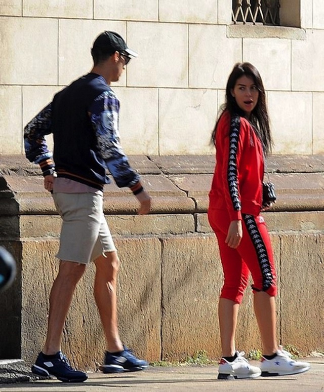 Ngắm hạnh phúc giản dị ngày thường của C.Ronaldo và bạn gái xinh đẹp-1