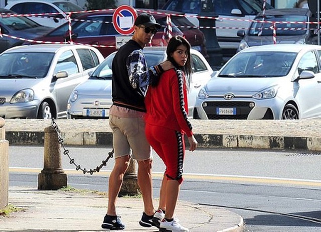 Ngắm hạnh phúc giản dị ngày thường của C.Ronaldo và bạn gái xinh đẹp-2