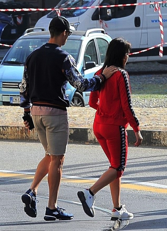 Ngắm hạnh phúc giản dị ngày thường của C.Ronaldo và bạn gái xinh đẹp-3