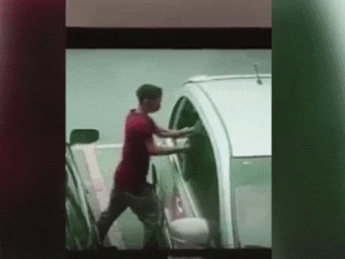 Cặp đôi trung niên phối hợp trộm 4 hộp sữa ngay trước mặt nhân viên bán hàng-1