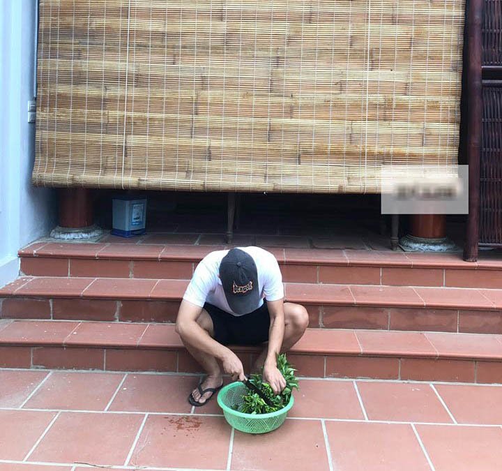 Đến giờ cơm vợ vẫn đi chơi, chồng trưởng họ cầm dao rồi hành động khiến ai cũng hết hồn-1