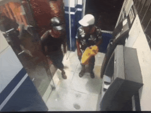 Truy tìm 2 đối tượng lắp camera siêu nhỏ ở cây ATM để đánh cắp thông tin khách hàng