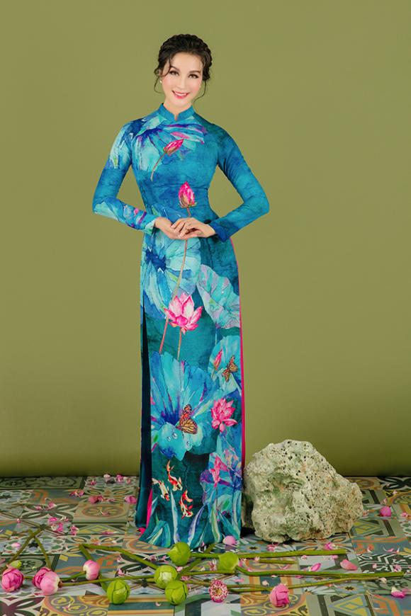 MC Thanh Mai khoe nhan sắc không tuổi với áo dài hoa sen-15