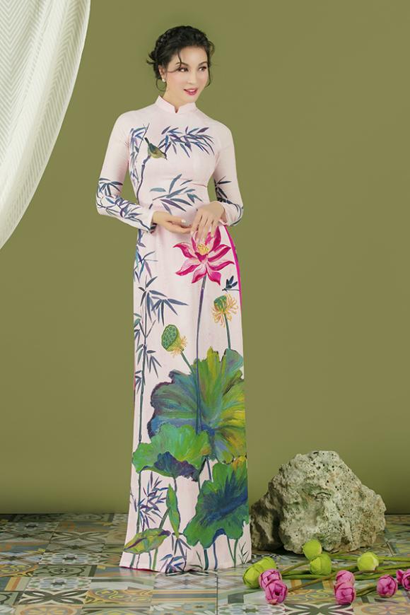 MC Thanh Mai khoe nhan sắc không tuổi với áo dài hoa sen-9