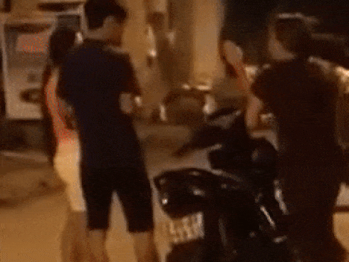 Xôn xao cảnh vợ bắt quả tang chồng ngoại tình còn bị tình địch đánh ghen ngược đến mức vỡ đầu phải kêu cứu-5