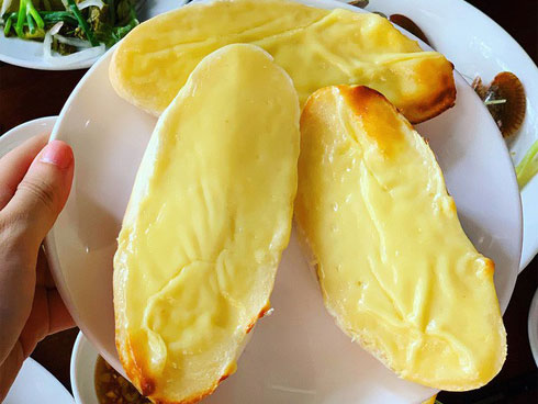 Vợ đảm làm món trứng hấp trong nồi chờ chồng về thưởng thức, ai ngờ chồng buông đũa bát lại trở thành đề tài để dân mạng tranh luận-4