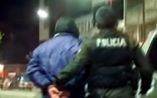 Không đủ tiền mua quà sinh nhật cho con gái, bố đợi mẹ đi vắng rồi làm điều xằng bậy khiến đứa trẻ bị chấn thương tâm lý nặng nề-3