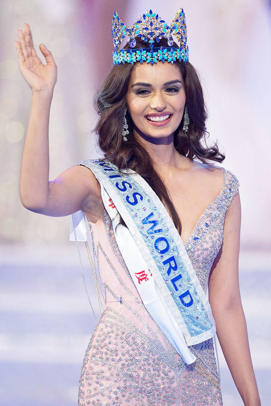 Top những hoa hậu học giỏi bậc nhất thế giới, Việt Nam cũng góp mặt 2 đại diện siêu đỉnh: Người thi ĐH 29.5 điểm, người là du học sinh-7