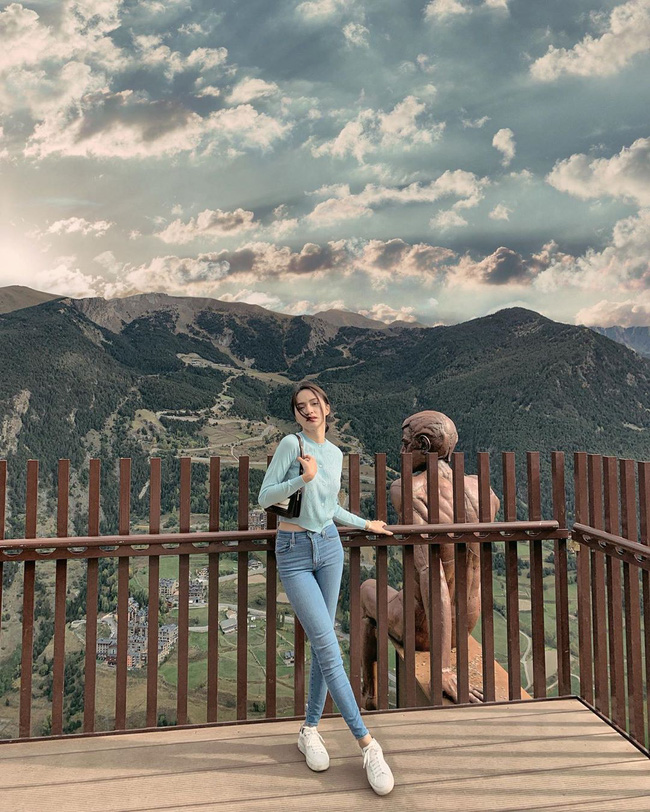 Học ngay 11 set đồ của Hoa hậu Hương Giang cách mix quần jeans từ đơn giản đến cá tính-2