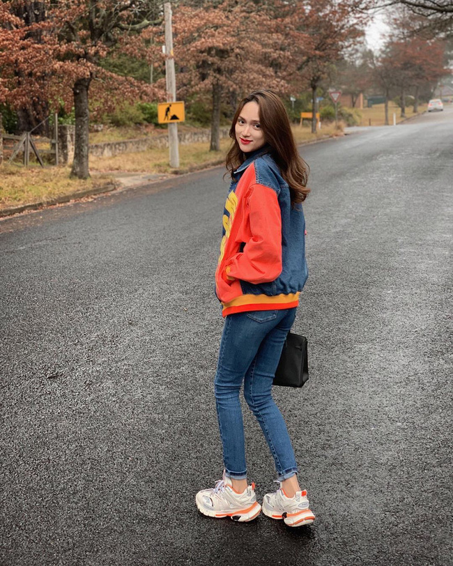 Học ngay 11 set đồ của Hoa hậu Hương Giang cách mix quần jeans từ đơn giản đến cá tính-9