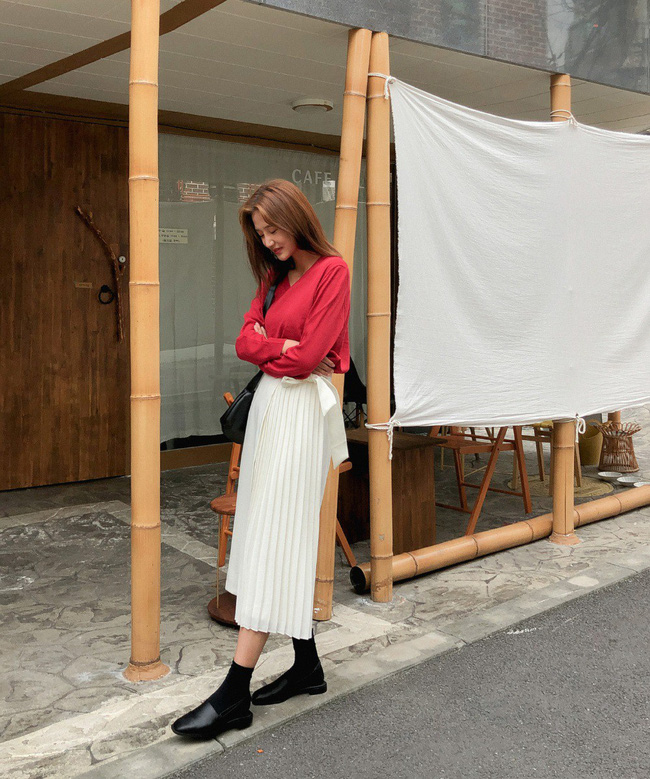 Chân váy xếp li vẫn hot điên đảo và bạn nên ghim” 12 ý tưởng diện item này cho sành điệu bằng chị bằng em-1