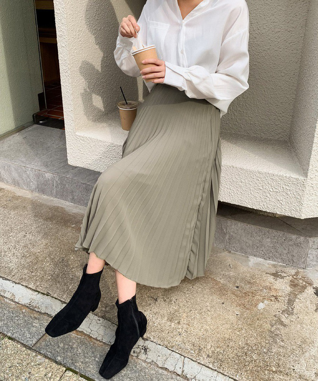 Chân váy xếp li vẫn hot điên đảo và bạn nên ghim” 12 ý tưởng diện item này cho sành điệu bằng chị bằng em-3