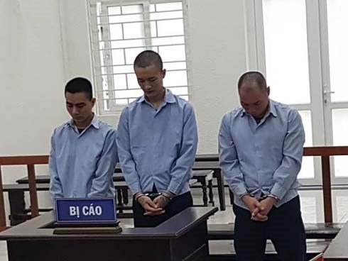 Hai bé gái 15 tuổi bị giam lỏng để mua vui cho đàn ông ở Hà Nội
