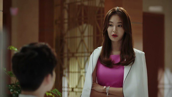 Vợ điên cuồng kiếm tiền nuôi chồng bệnh tật, mệt mỏi trở về nhà lúc 2h sáng thấy hai kẻ quấn quýt trên giường, thân phận kẻ thứ ba mới bất ngờ-1