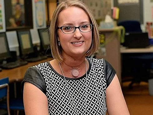 Bố viết sẵn 19 tấm thiệp mừng sinh nhật con gái mới ra đời vì biết mình không sống được bao lâu nữa khiến nhiều người rơi nước mắt-4