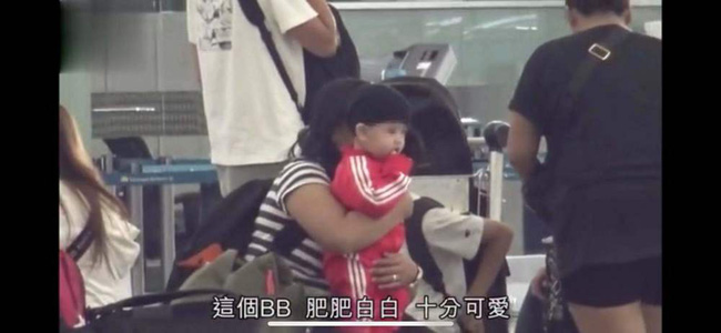 Cận cảnh diện mạo con trai thứ 3 của Trương Bá Chi, cư dân mạng phát sốt vì vẻ ngoài đáng yêu-4