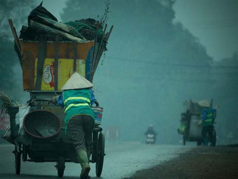 Bức xúc trước chuyện nam sinh xấu hổ vì bố mẹ làm lao công, gia đình quá nghèo, thậm chí còn nói một câu khiến ai đọc cũng phẫn nộ-1