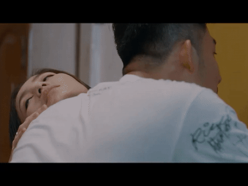 'Hoa hồng trên ngực trái' tập 20: Dũng ghen khi thấy San say mềm trong vòng tay Khang
