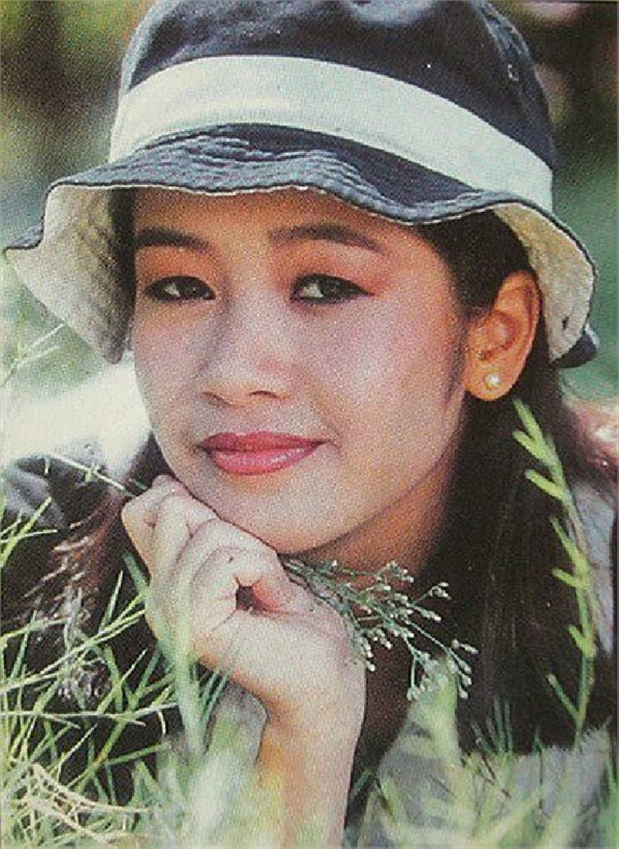 Những hình ảnh thanh xuân răng khểnh của diva Hồng Nhung-4
