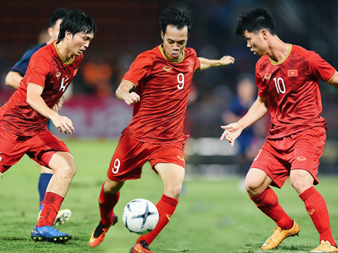 Bầu Đức: Tình riêng bỏ chợ bởi sự đa đoan hiếm có đem về thành công cho bóng đá Việt Nam-7