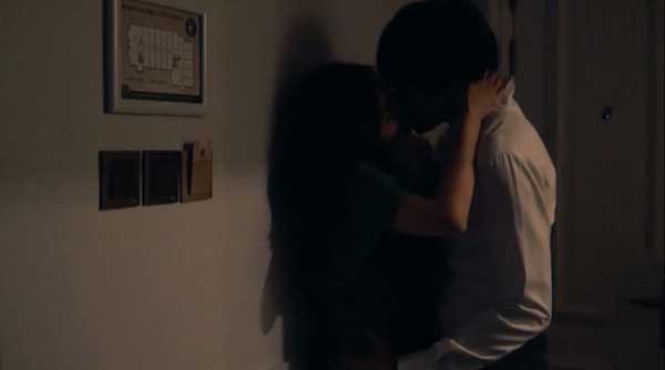 Con trai tìm thấy phim nóng trong điện thoại bố, vợ phát hiện bí mật chồng che giấu bấy lâu-1